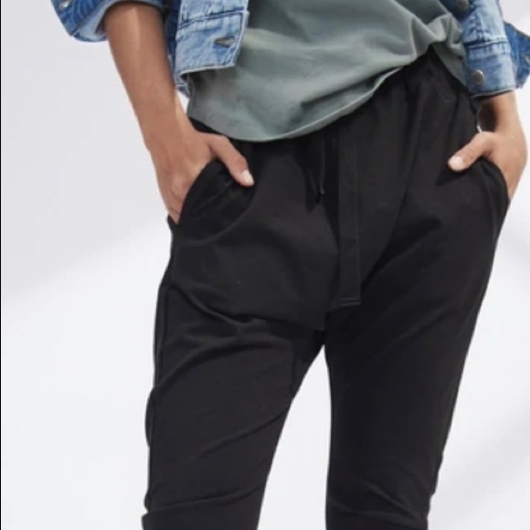 Decjuba D-luxe Jersey Drop Crop Pant - Picture 2 of 7